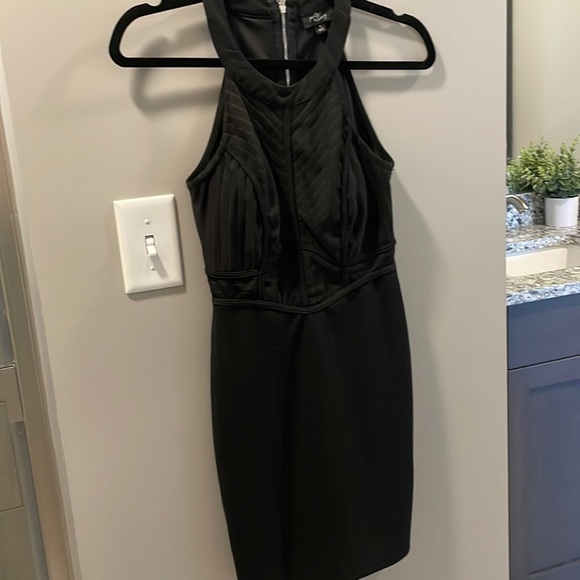 Black mini dress - Picture 1 of 3